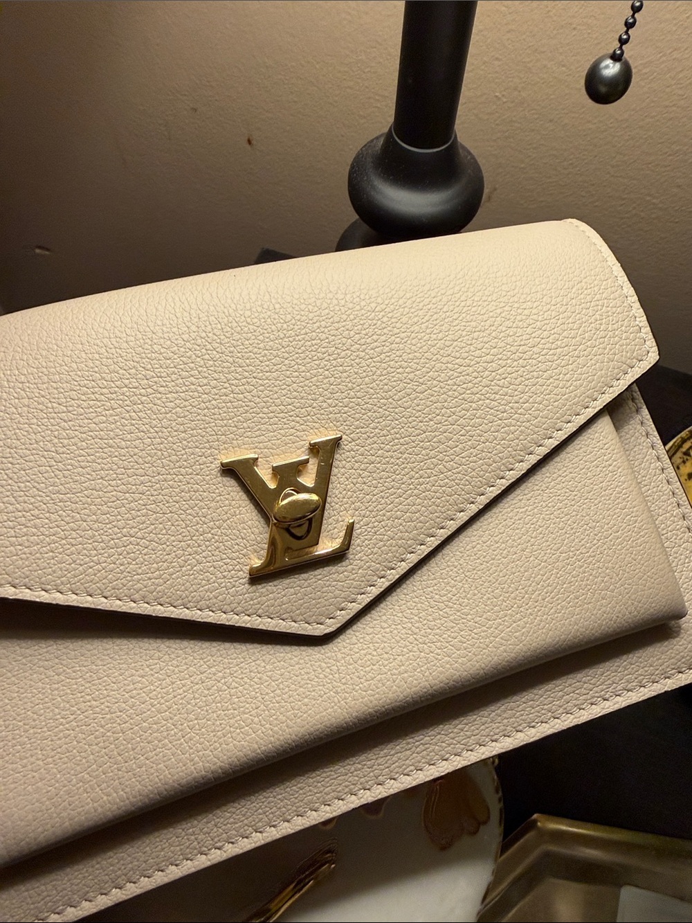 Louis Vuitton Nude/Beige Leather Chain Crossbody with Gold Hardware - Picture 4 of 17